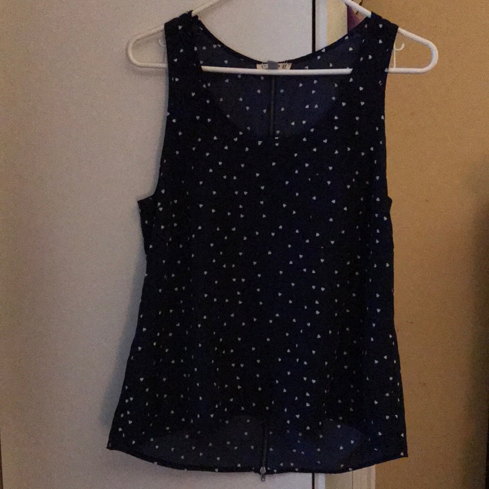Heart-pattern sleeveless blouse, perfect condition